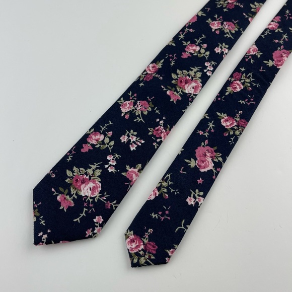 Men’s Navy Vintage Floral Print Necktie & Silk Pocket Square Set - Picture 4 of 12